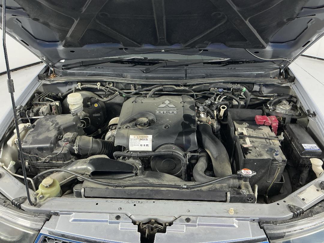 Photo '13' of Mitsubishi Triton