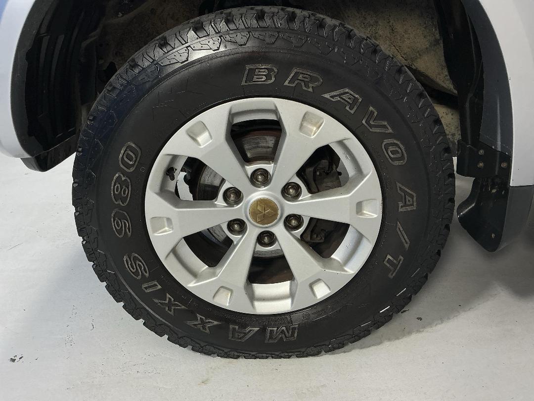 Photo '10' of Mitsubishi Triton