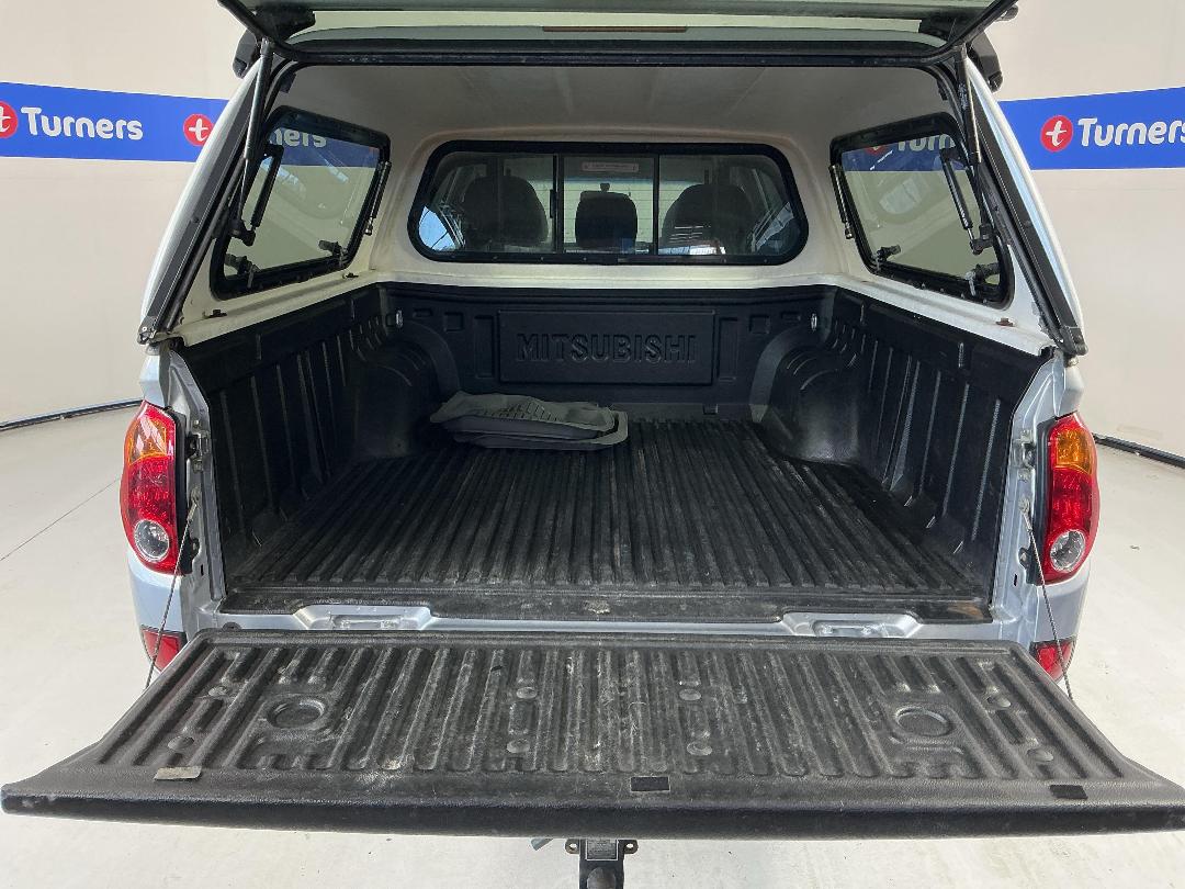 Photo '14' of Mitsubishi Triton