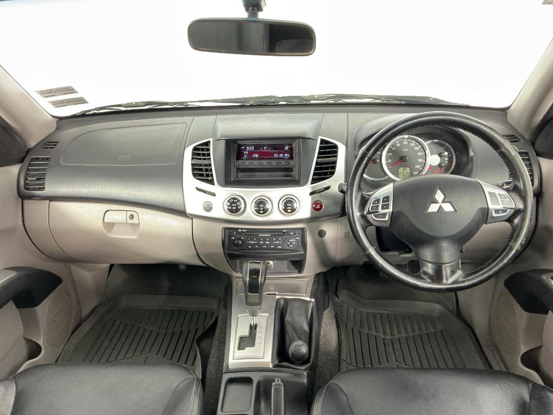 Photo '17' of Mitsubishi Triton