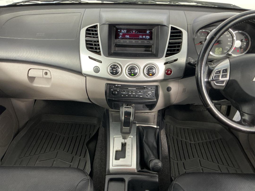 Photo '18' of Mitsubishi Triton