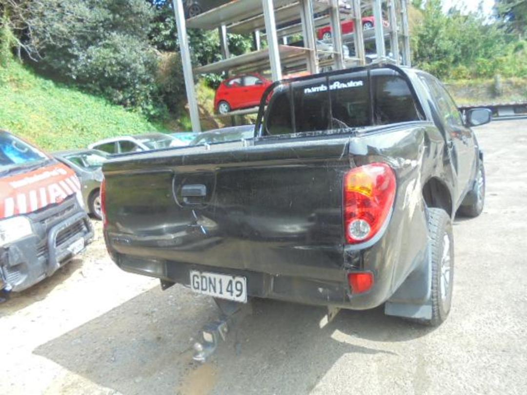 Photo '3' of Mitsubishi Triton D/CAB GL