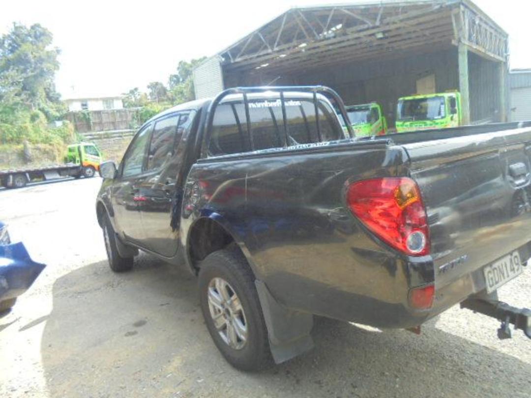 Photo '4' of Mitsubishi Triton D/CAB GL
