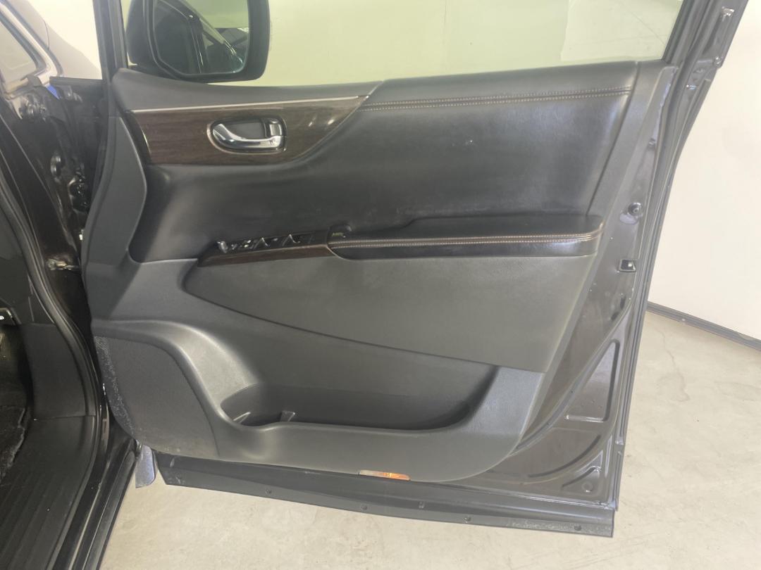 Photo '15' of Nissan Elgrand Photo '15' of Nissan Elgrand