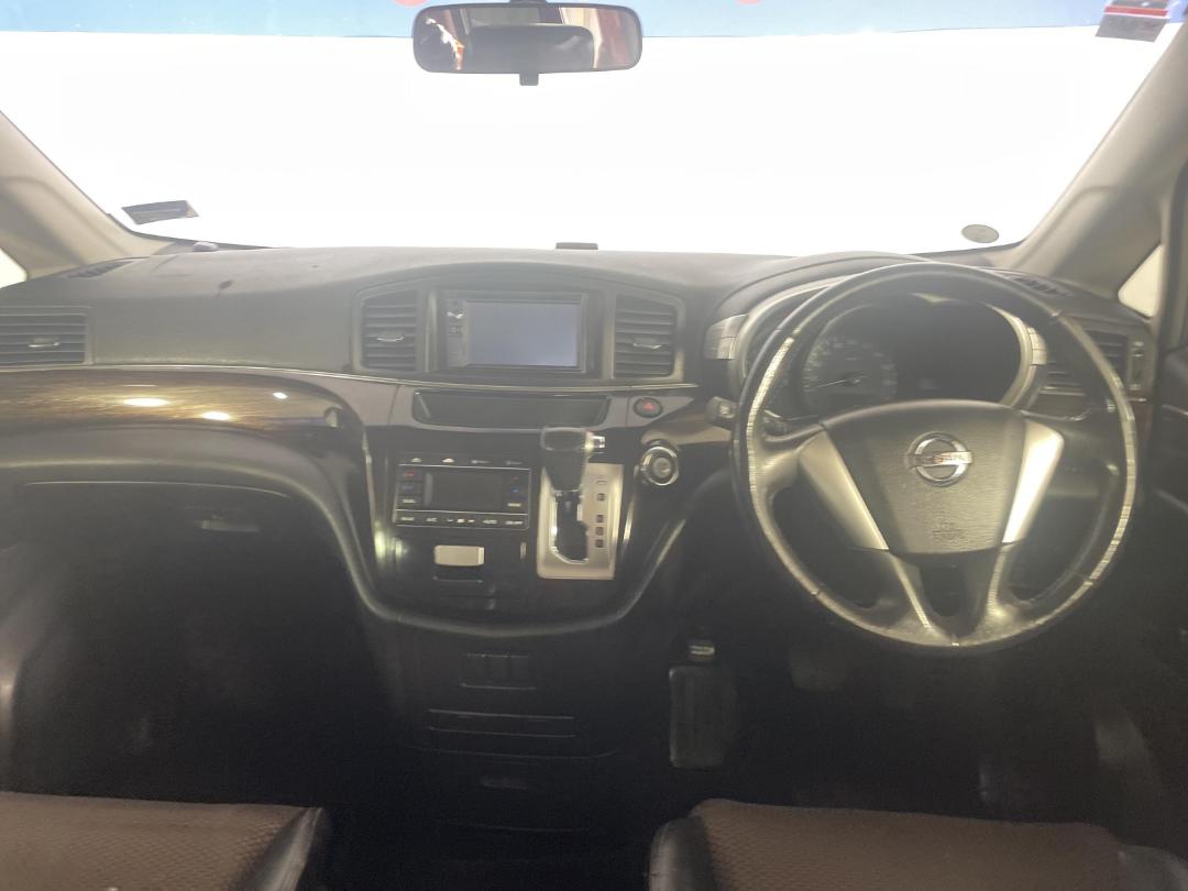 Photo '17' of Nissan Elgrand Photo '17' of Nissan Elgrand