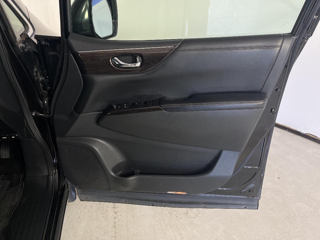 Photo '15' of Nissan Elgrand Photo '15' of Nissan Elgrand