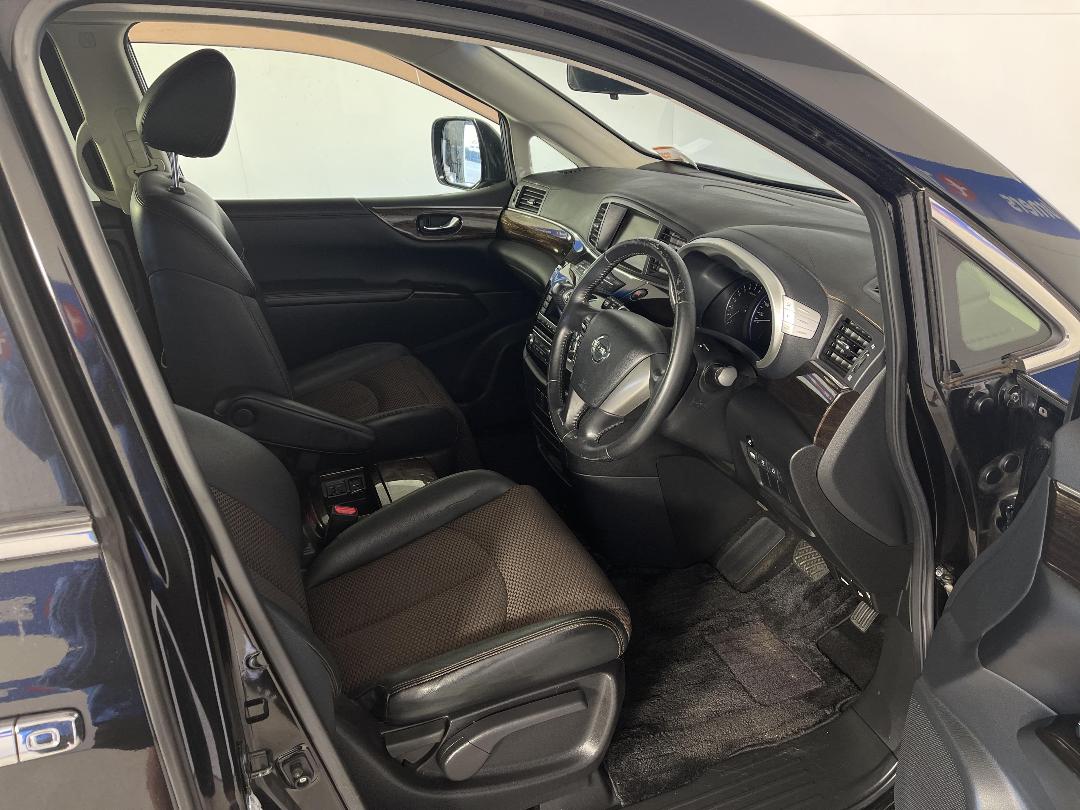 Photo '16' of Nissan Elgrand Photo '16' of Nissan Elgrand