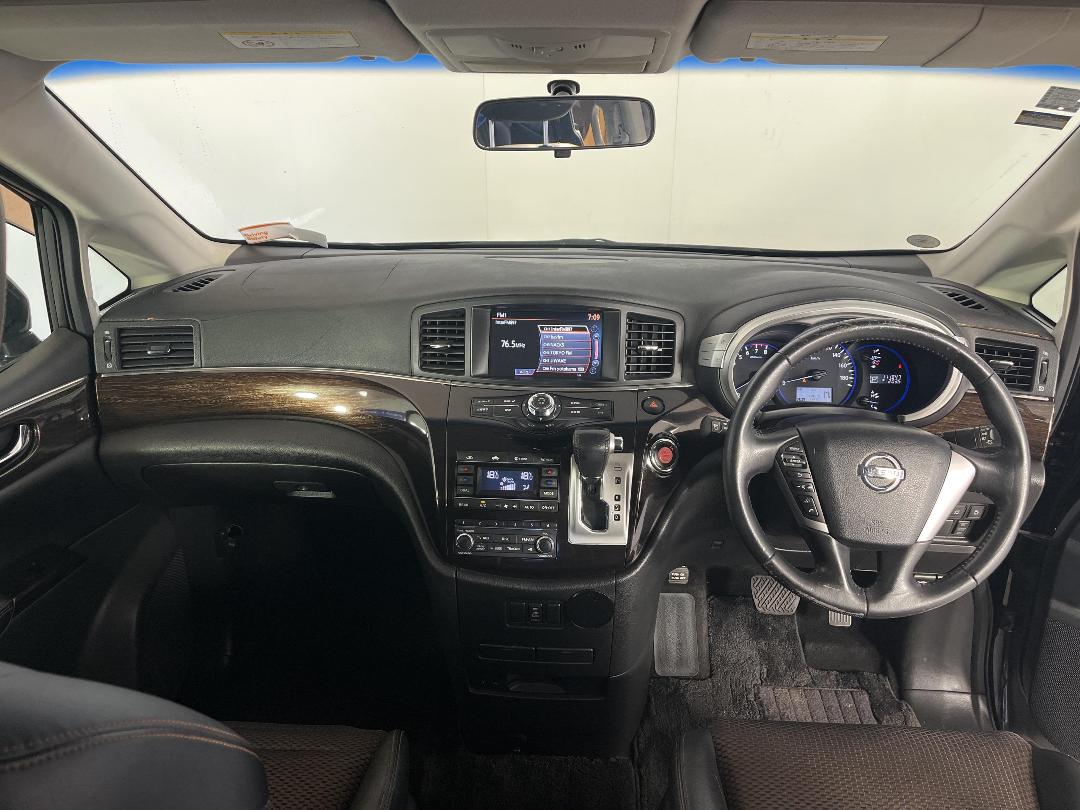 Photo '17' of Nissan Elgrand Photo '17' of Nissan Elgrand