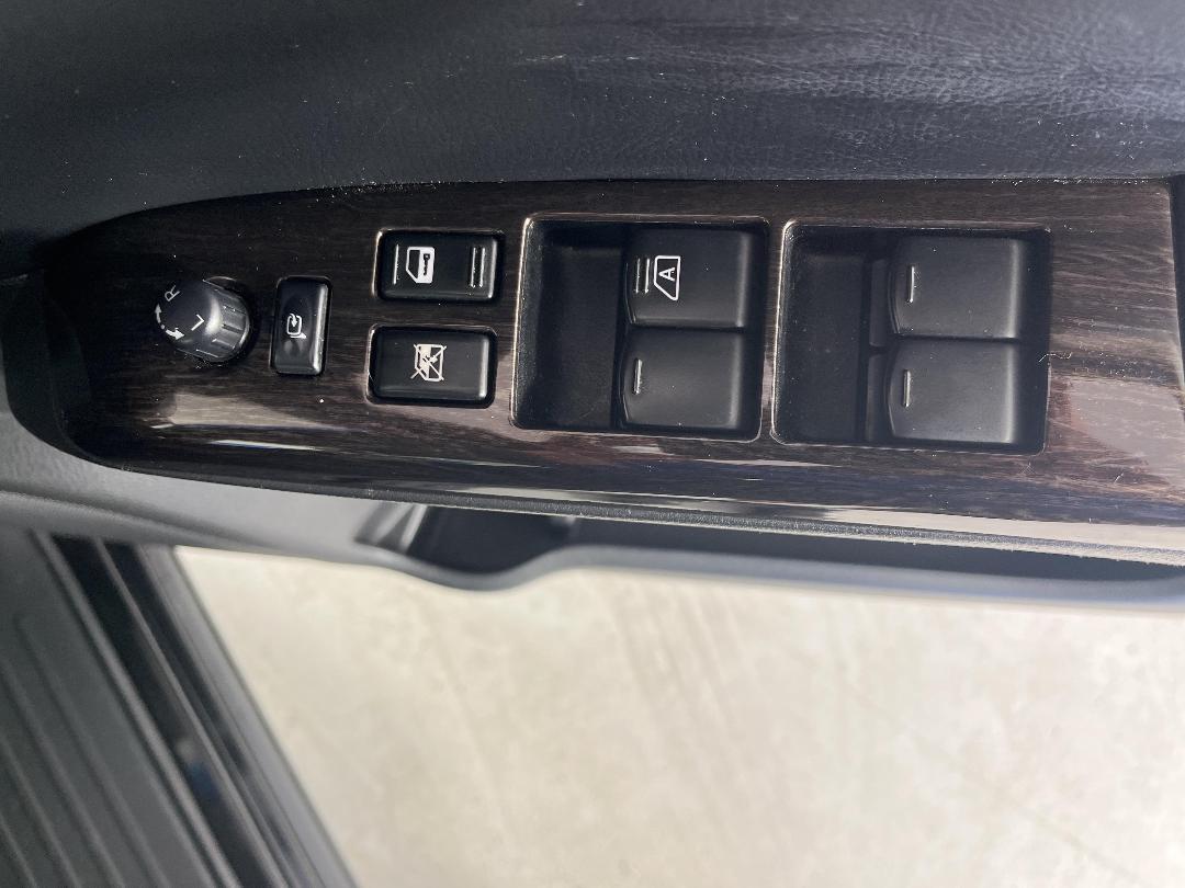 Photo '25' of Nissan Elgrand Photo '25' of Nissan Elgrand