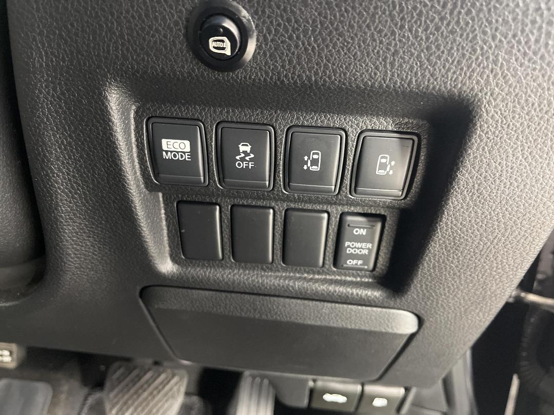 Photo '29' of Nissan Elgrand Photo '29' of Nissan Elgrand