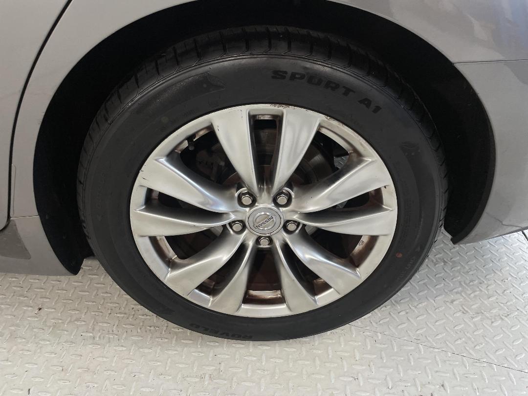 Photo '11' of Nissan Fuga