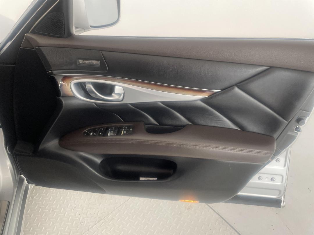 Photo '15' of Nissan Fuga