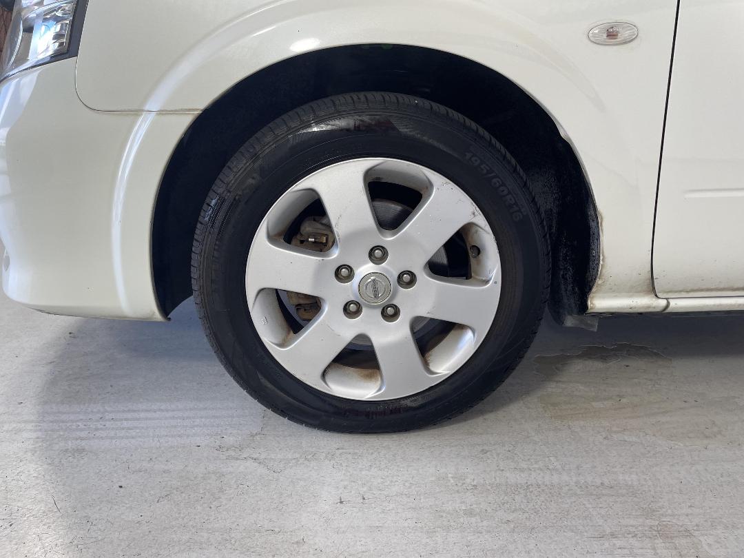 Photo '10' of Nissan Lafesta Photo '10' of Nissan Lafesta