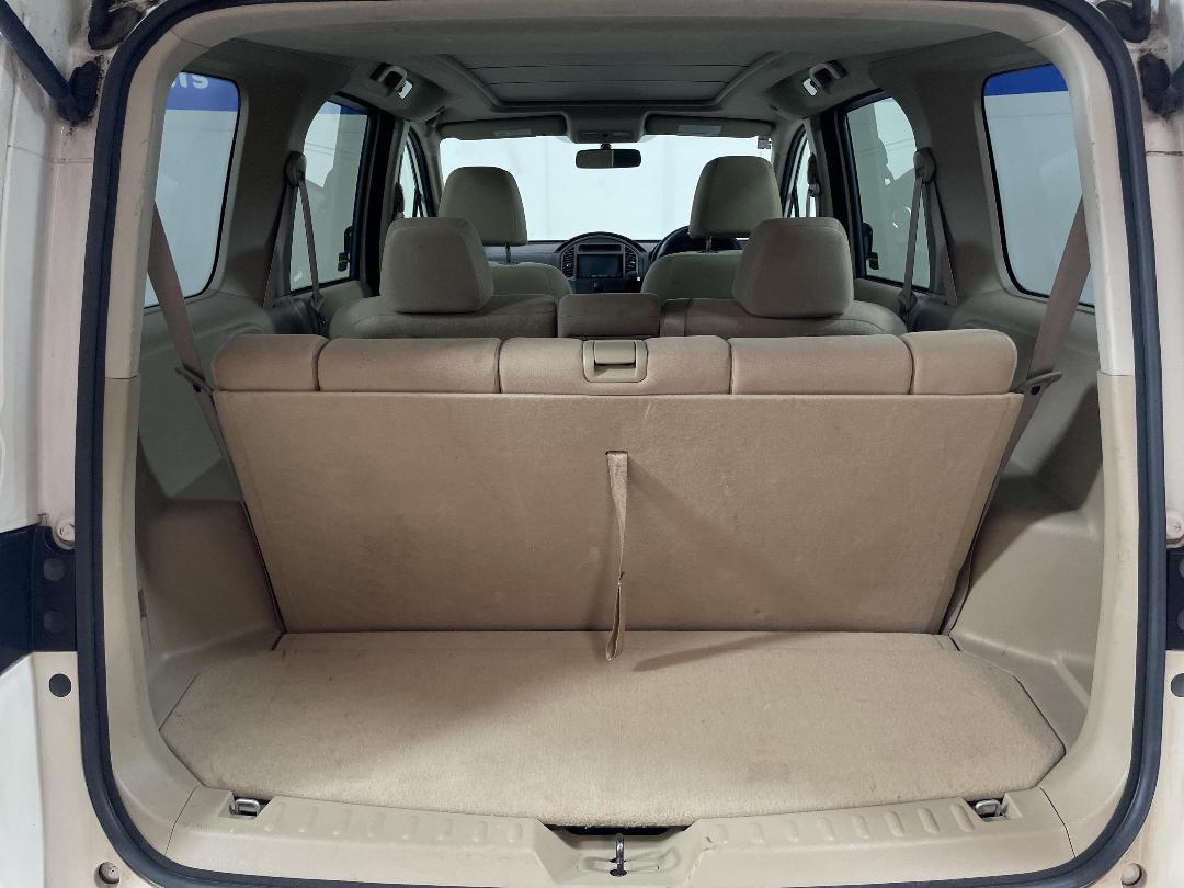 Photo '14' of Nissan Lafesta Photo '14' of Nissan Lafesta