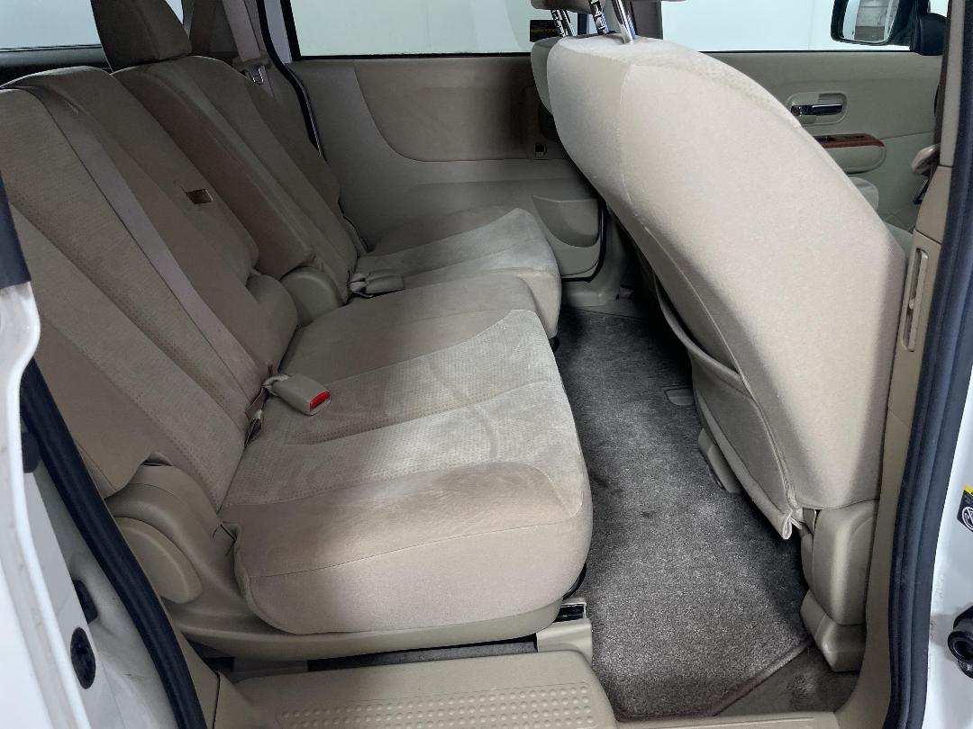 Photo '19' of Nissan Lafesta Photo '19' of Nissan Lafesta