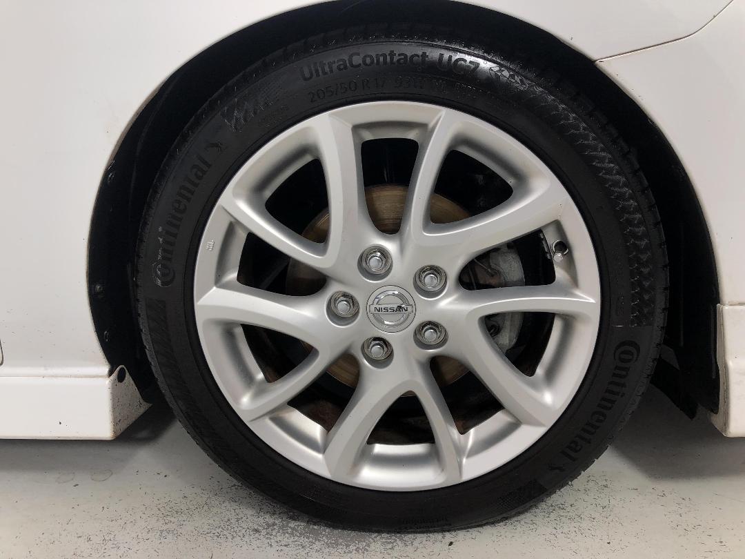 Photo '9' of Nissan Lafesta Photo '9' of Nissan Lafesta