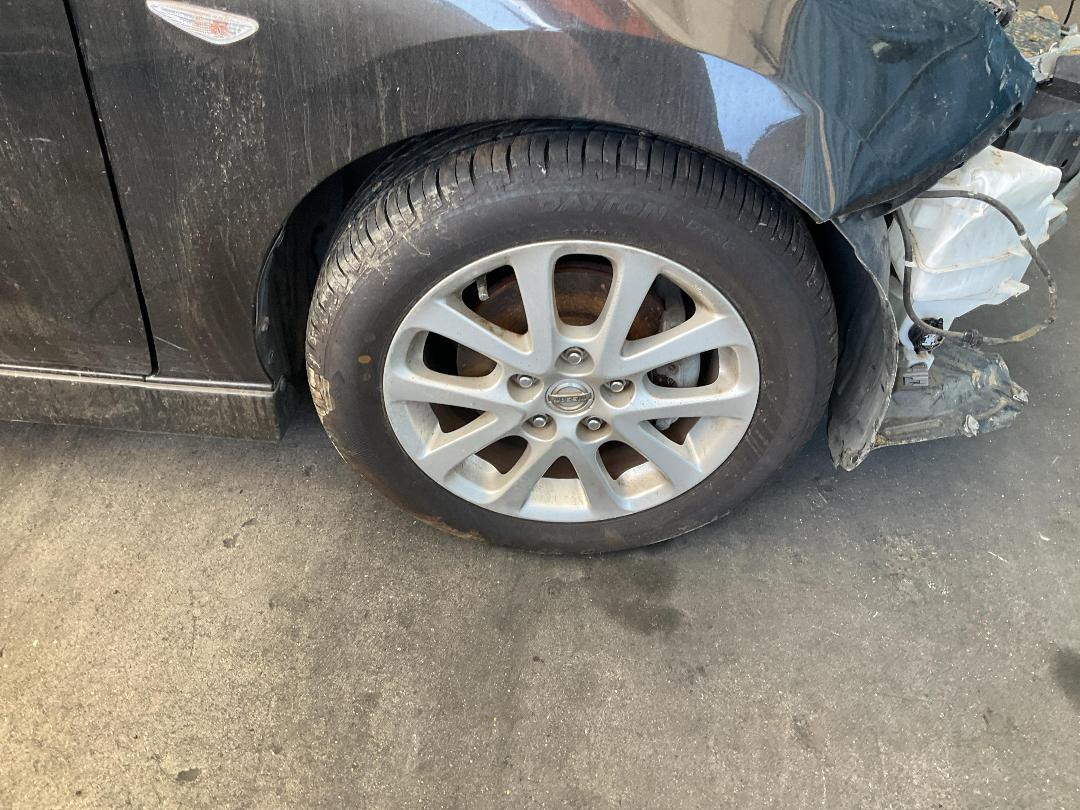 Photo '2' of Nissan Lafesta Photo '2' of Nissan Lafesta