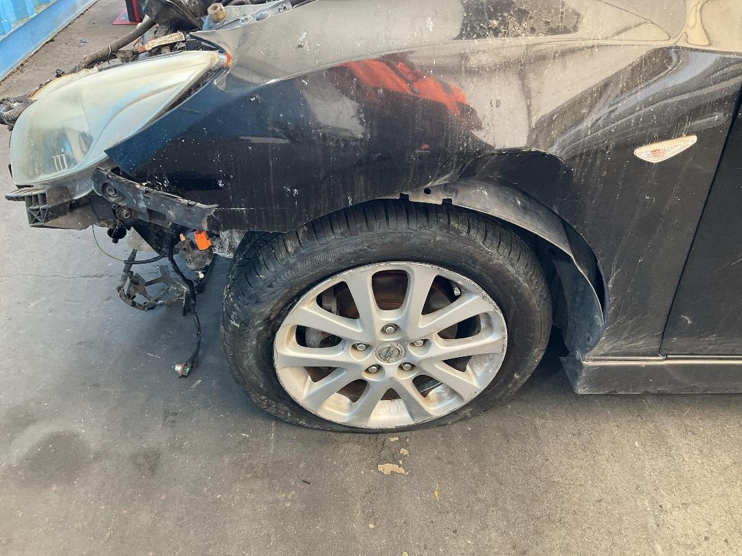 Photo '10' of Nissan Lafesta Photo '10' of Nissan Lafesta