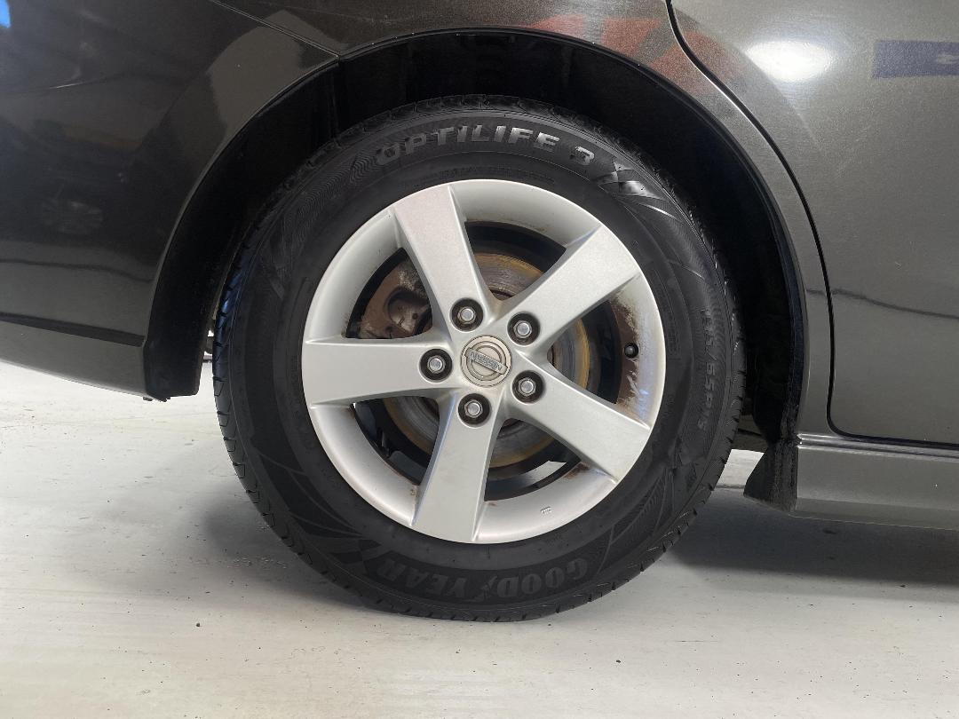 Photo '12' of Nissan Lafesta Photo '12' of Nissan Lafesta