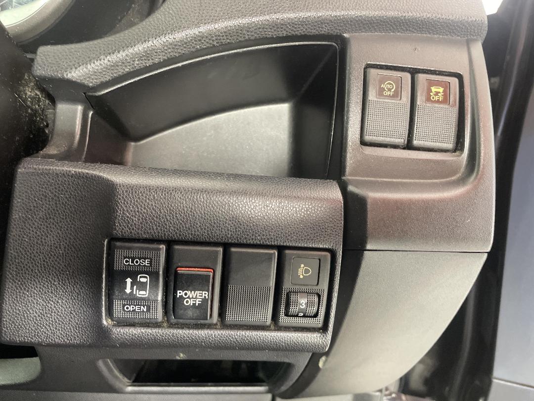 Photo '24' of Nissan Lafesta Photo '24' of Nissan Lafesta