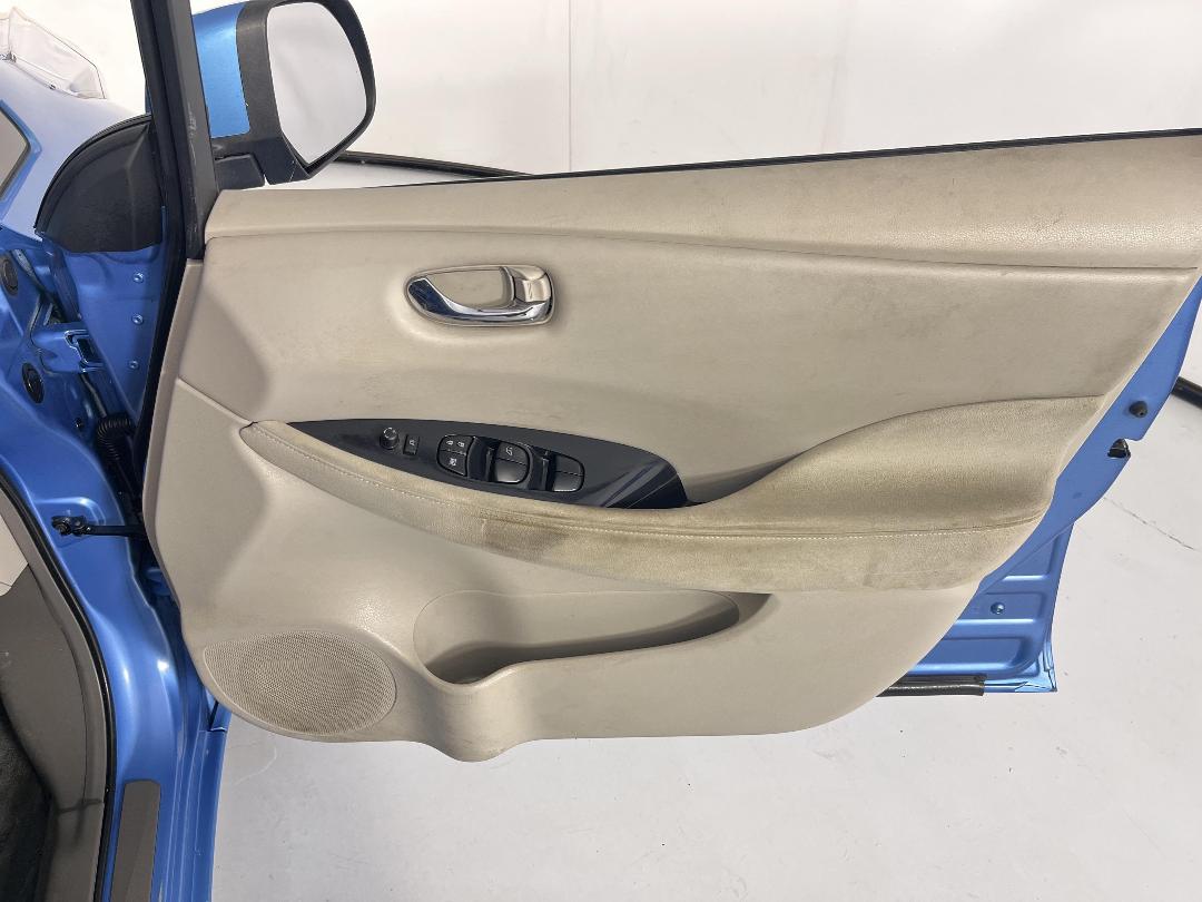 Photo '15' of Nissan Leaf