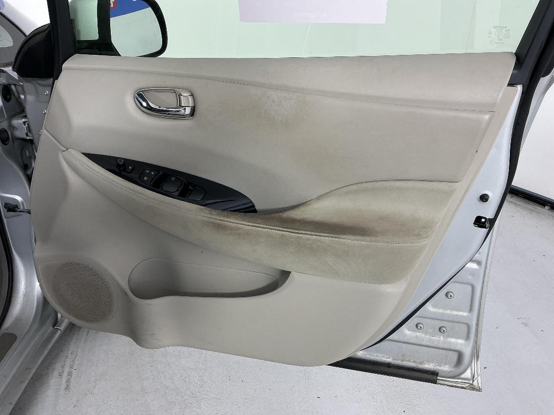 Photo '13' of Nissan Leaf