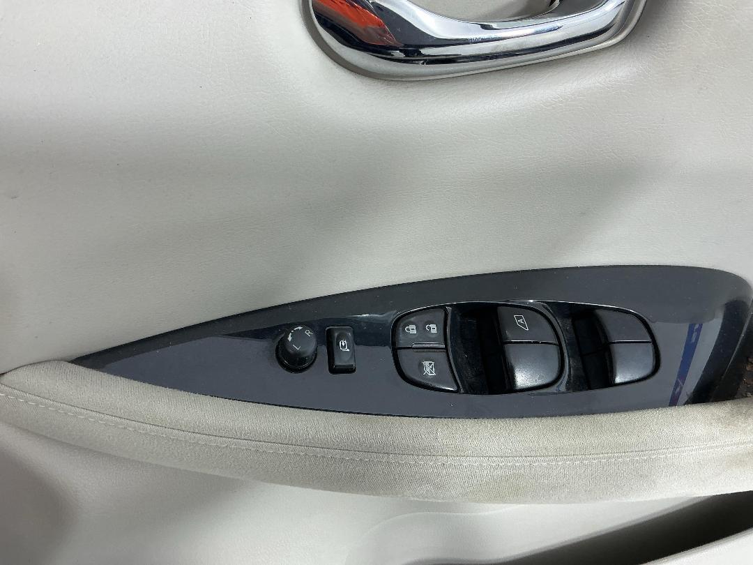 Photo '24' of Nissan Leaf