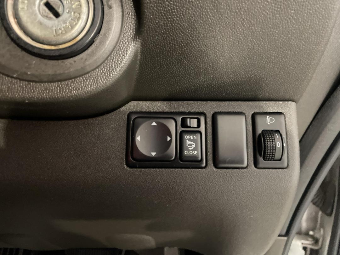 Photo '24' of Nissan Navara Photo '24' of Nissan Navara