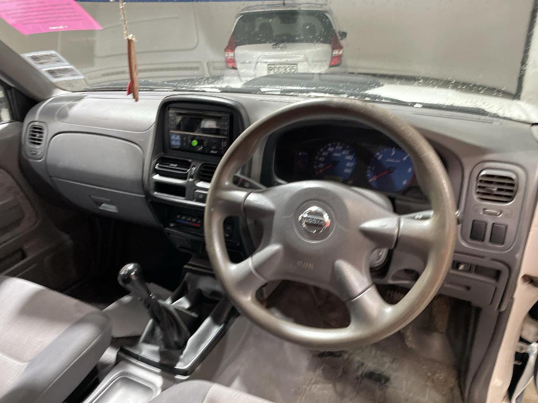 Photo '15' of Nissan Navara DX D/C Photo '15' of Nissan Navara DX D/C