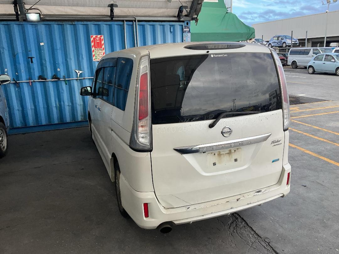 Photo '11' of Nissan Serena