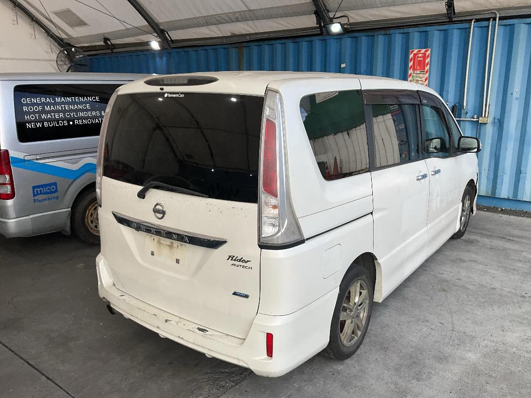 Photo '13' of Nissan Serena