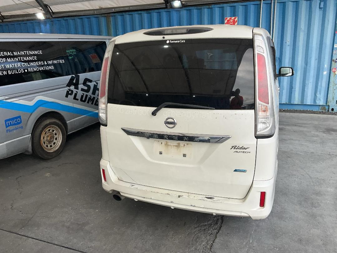 Photo '12' of Nissan Serena