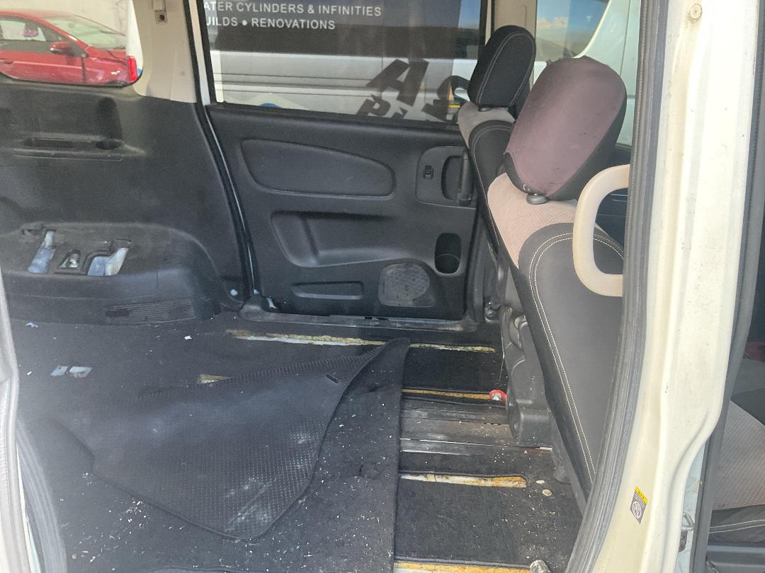 Photo '20' of Nissan Serena