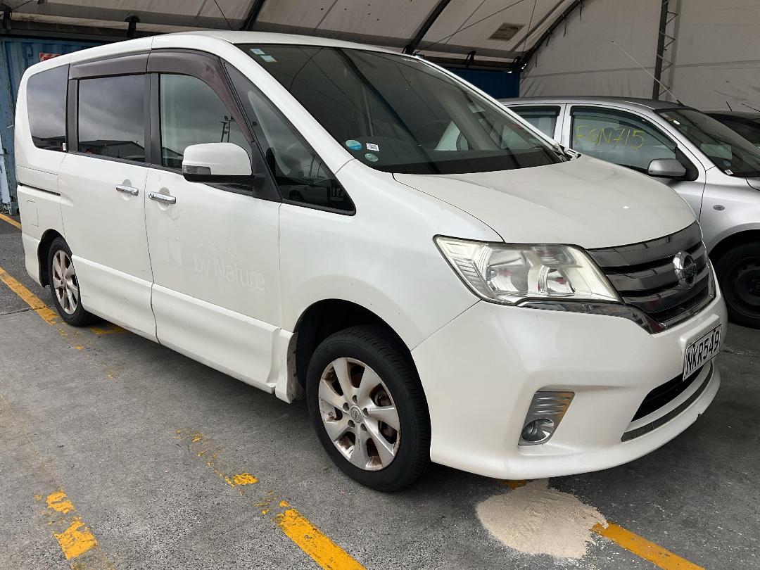Photo '2' of Nissan Serena
