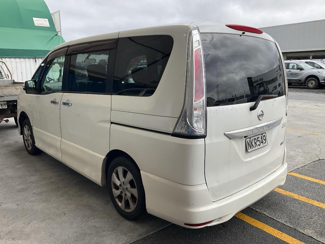 Photo '4' of Nissan Serena