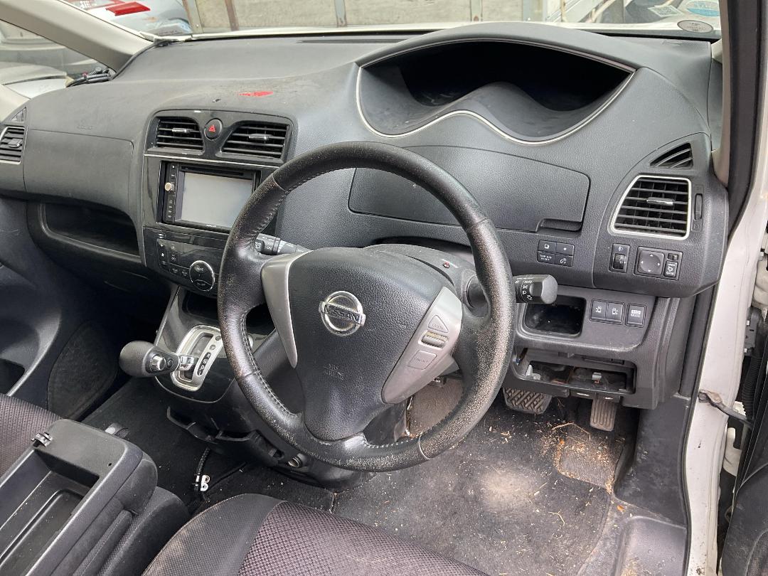 Photo '12' of Nissan Serena