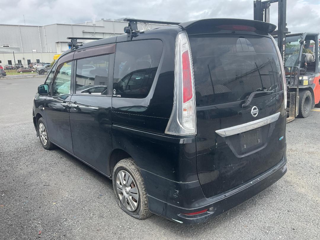 Photo '7' of Nissan Serena