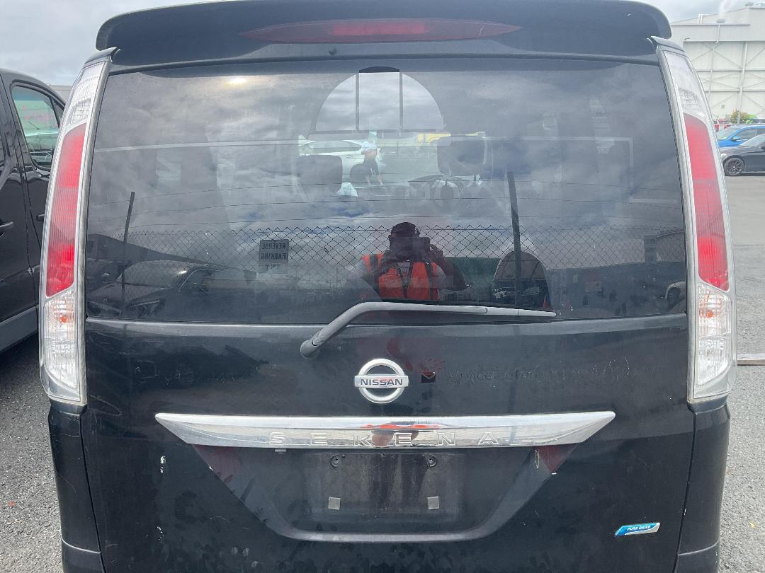 Photo '8' of Nissan Serena