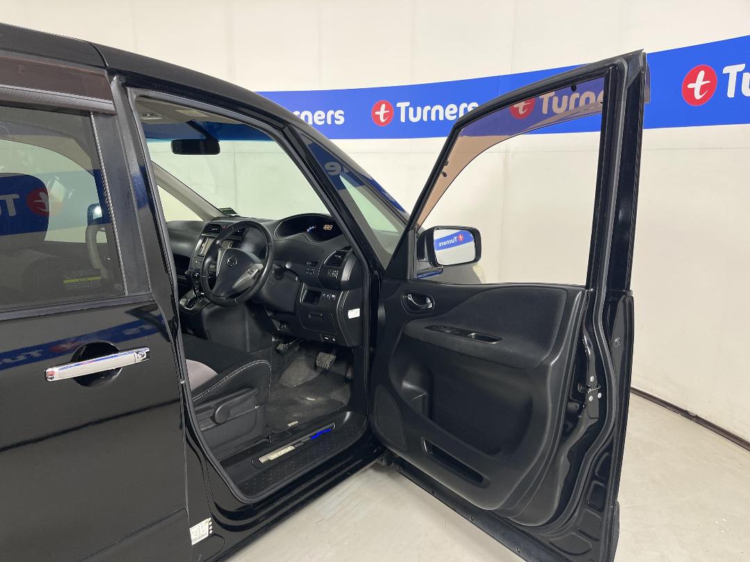 Photo '15' of Nissan Serena