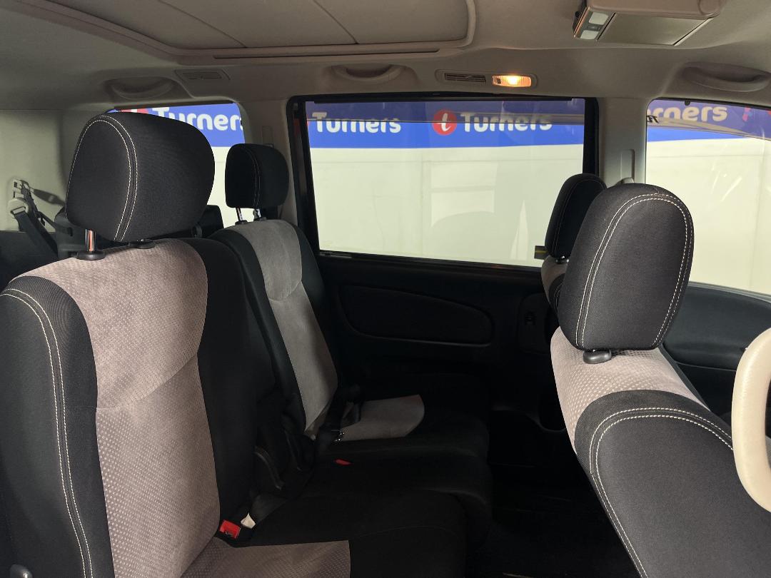 Photo '20' of Nissan Serena