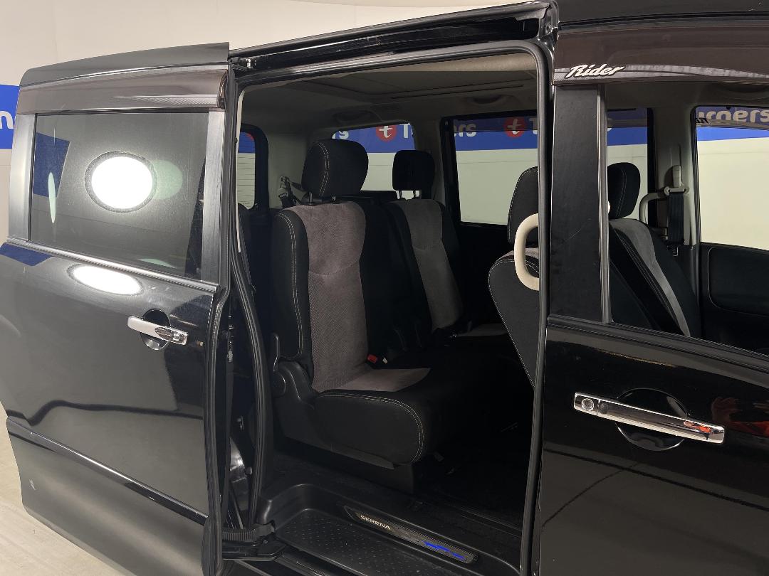 Photo '19' of Nissan Serena