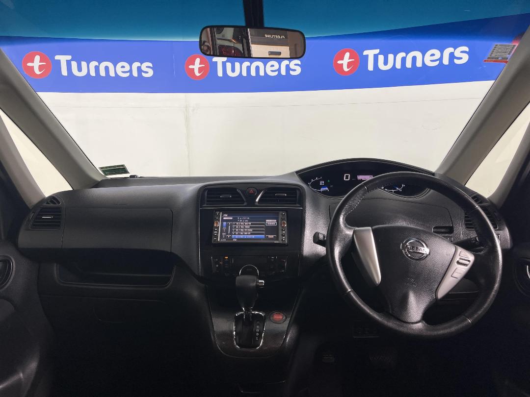 Photo '17' of Nissan Serena