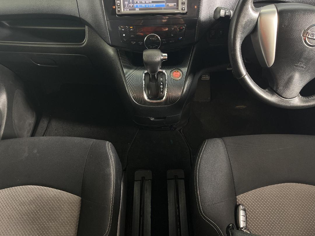 Photo '23' of Nissan Serena