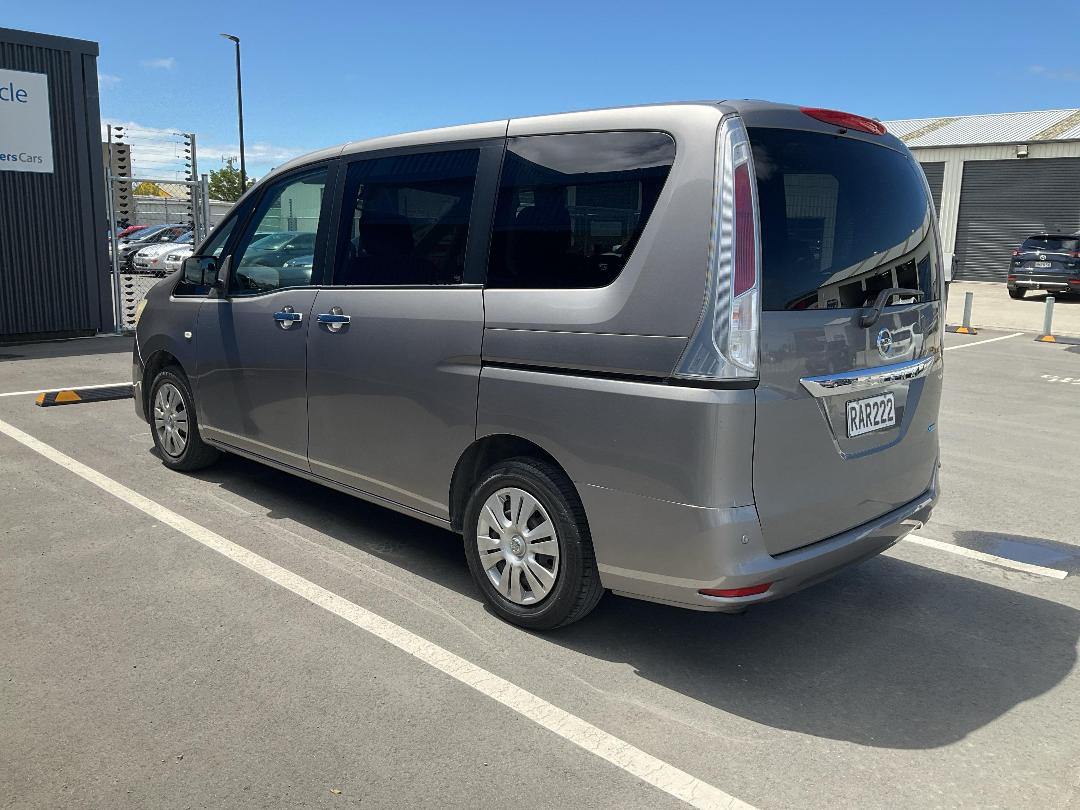 Photo '3' of Nissan Serena