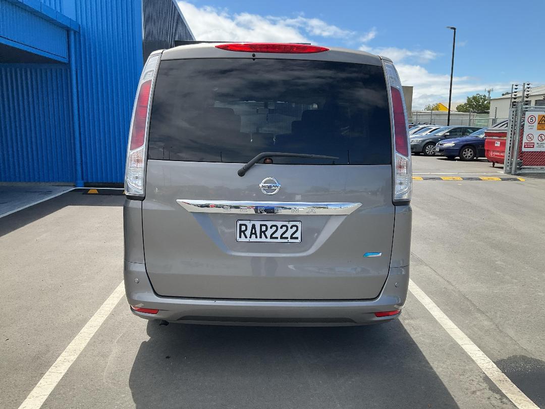 Photo '4' of Nissan Serena