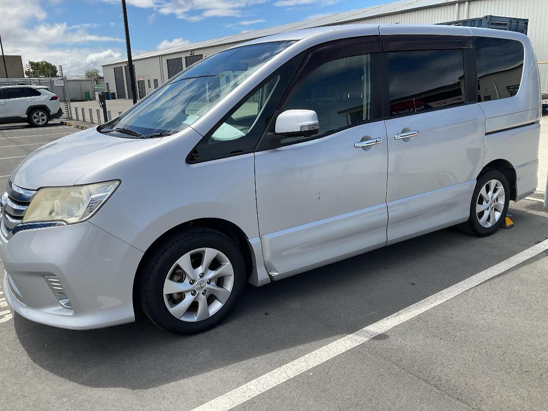 Photo '2' of Nissan Serena