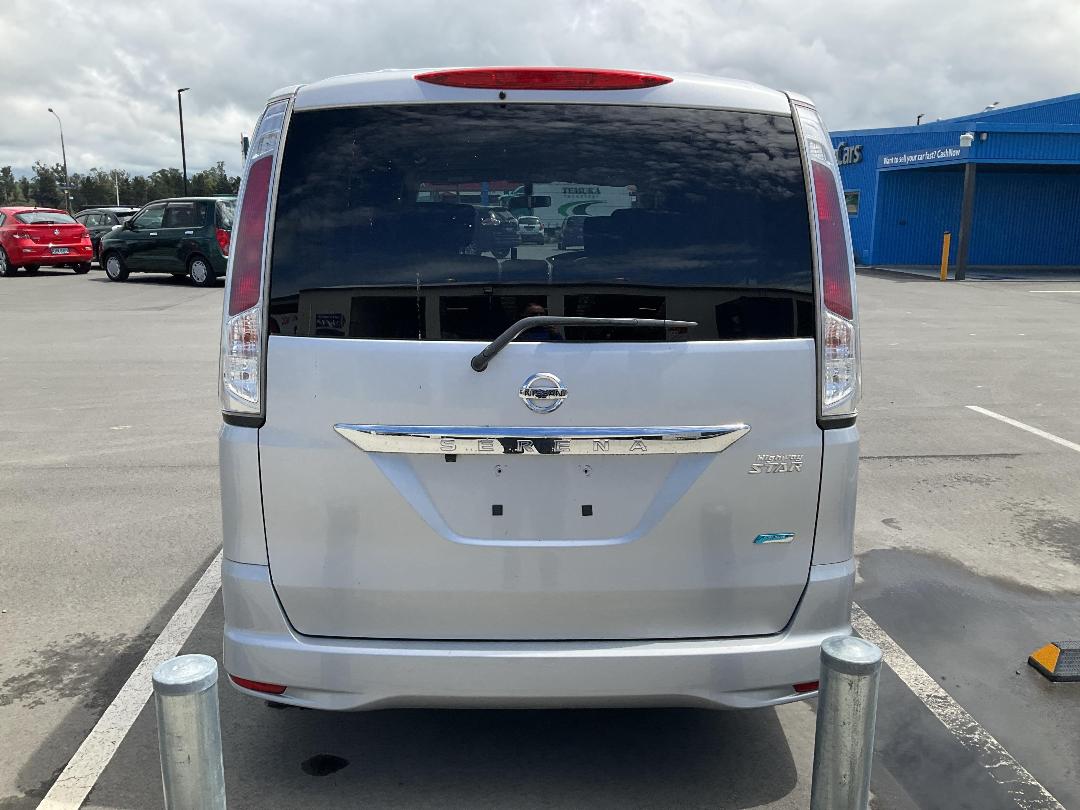 Photo '4' of Nissan Serena