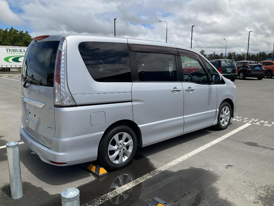 Photo '6' of Nissan Serena