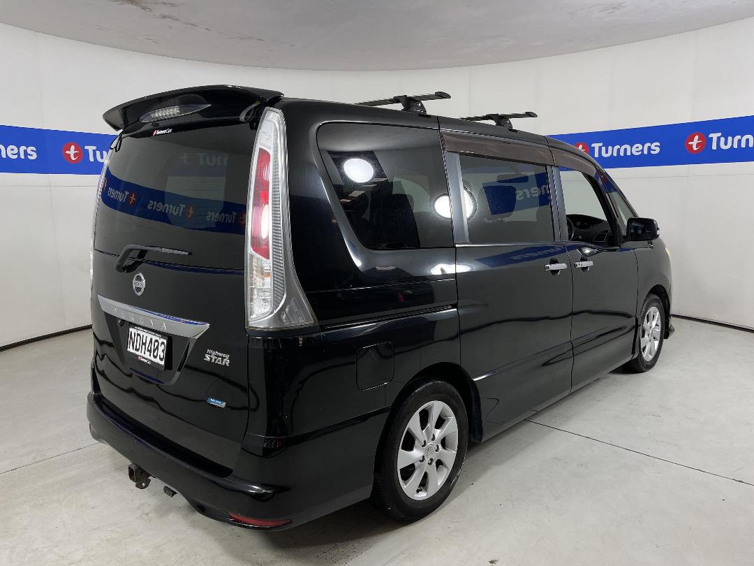 Photo '7' of Nissan Serena Photo '7' of Nissan Serena