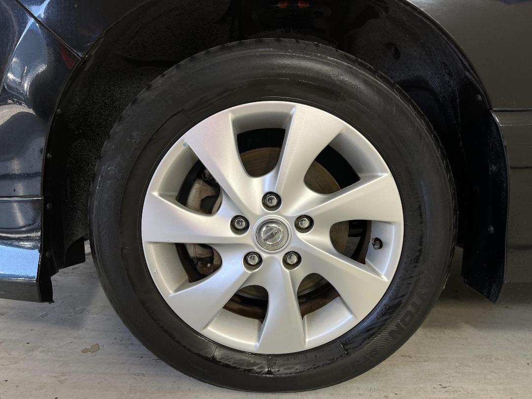 Photo '10' of Nissan Serena Photo '10' of Nissan Serena